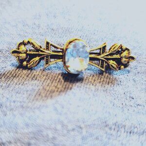 Pale Blue Topaz Pin = 1/1/4"